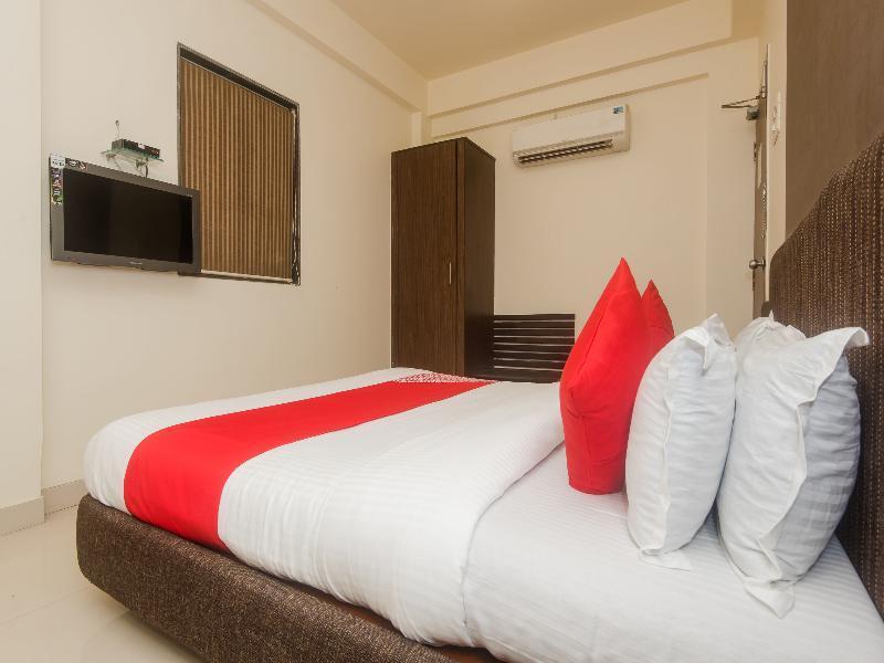 Hotel Oyo 4173 Dolphin Club