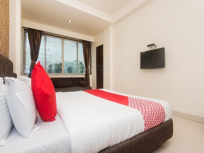 Hotel Oyo 4173 Dolphin Club 2*