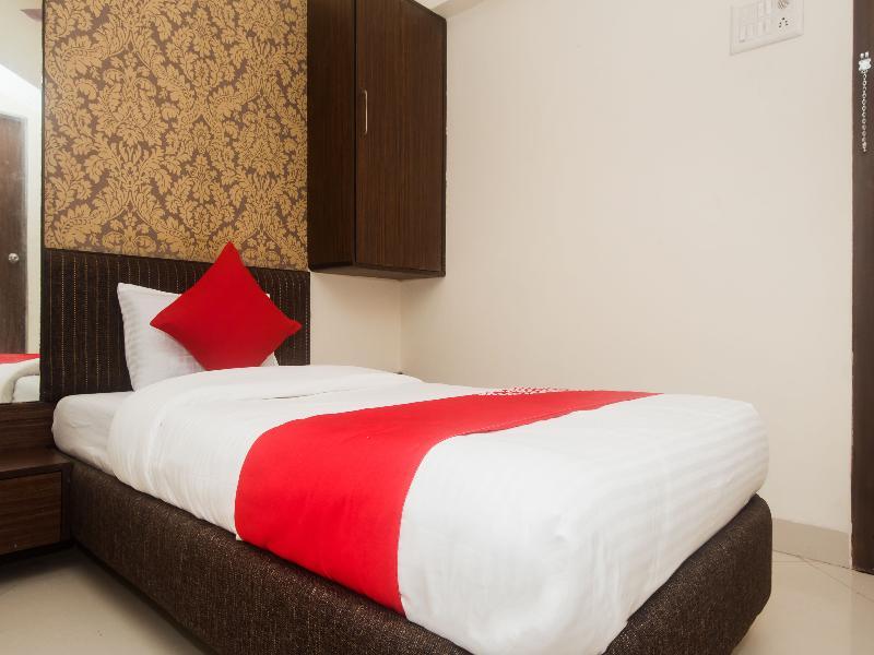 Hotel Oyo 4173 Dolphin Club
